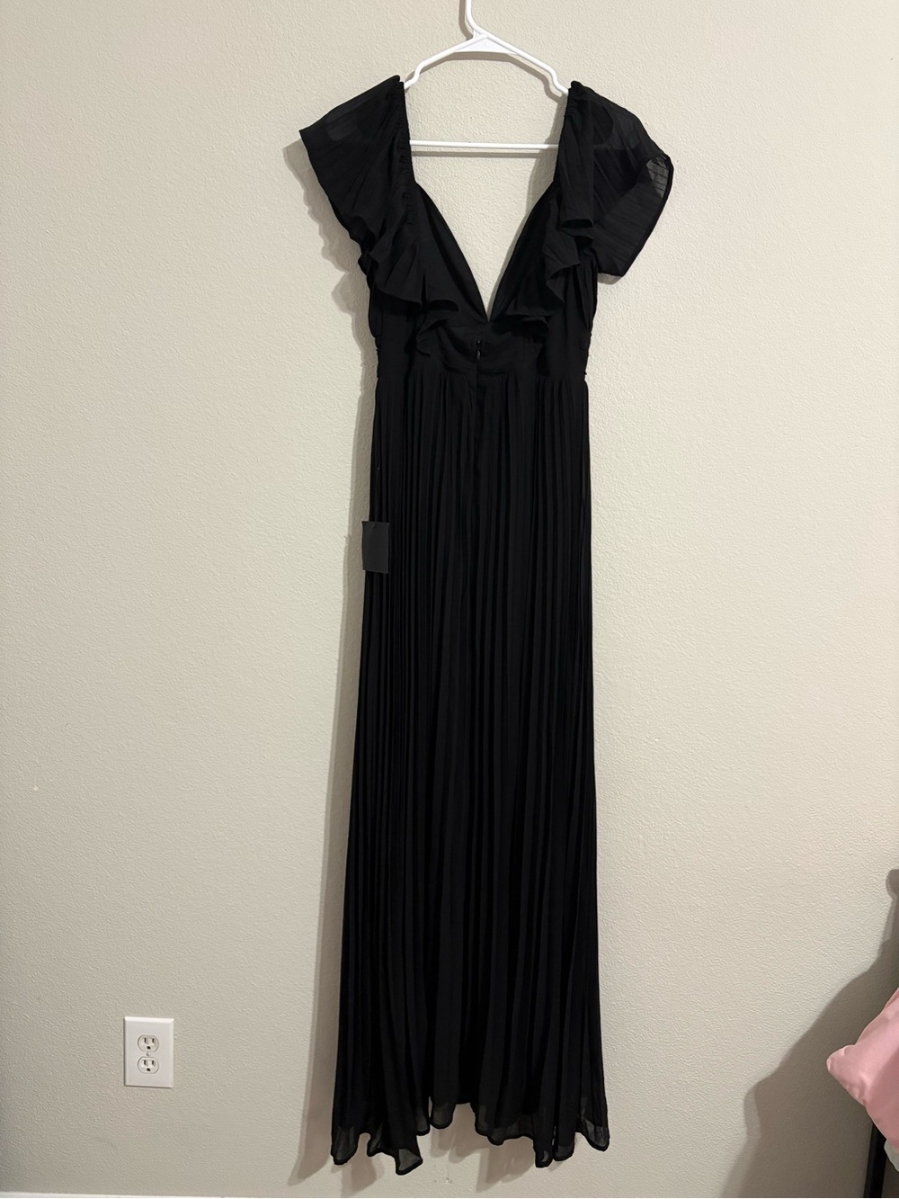 Lulu's Black V-Neck Pleated Maxi Dress - Picture 6 of 6